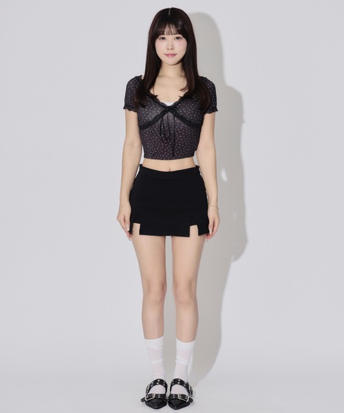 ALLuRing ChaRm(アリュリングチャーム)の「【カップ付き】Frill Neck Floral Print Tops / フリルネックフローラルプリントトップス 小花柄(Tシャツ/カットソー・レディース・ホワイト/ブラック・FREE)」の20枚目の写真