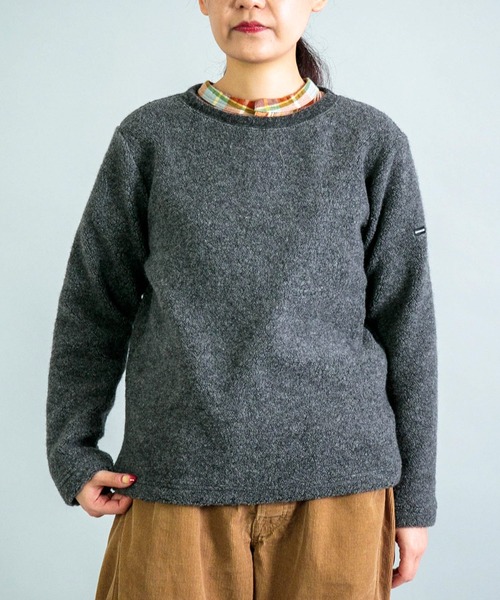 OMNIGOD（オムニゴッド）の「[OMNIGOD womens / オムニゴッド] リサイクルウールパイル クルーネックセーター（ニット/セーター・レディース・ブラウン/グレー/ブラック/アイボリー/ネイビー・3/2）」の3枚目の写真