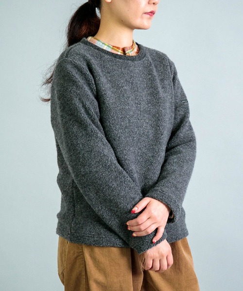 OMNIGOD（オムニゴッド）の「[OMNIGOD womens / オムニゴッド] リサイクルウールパイル クルーネックセーター（ニット/セーター・レディース・ブラウン/グレー/ブラック/アイボリー/ネイビー・3/2）」の11枚目の写真