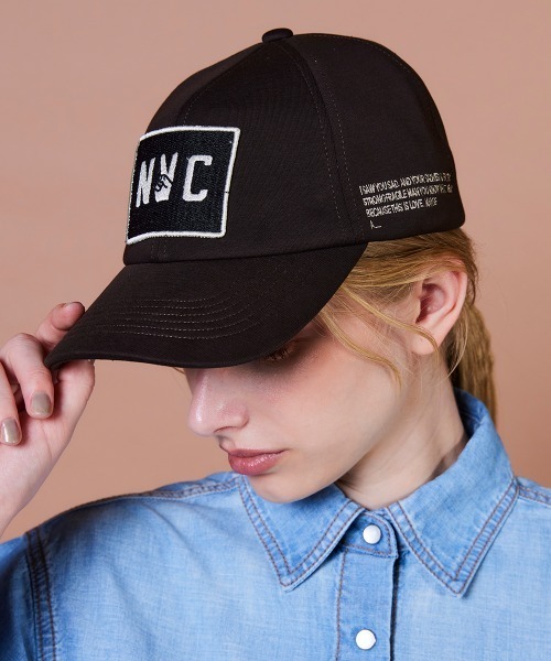 DOUBLE STANDARD CLOTHING（ダブルスタンダードクロージング）の「NYCロゴワッペン ベースボールキャップ（キャップ・レディース・ブラウン・FREE）」の3枚目の写真