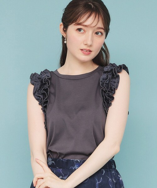 大人気　即完売☆シェリエ　ドット柄フリルノースリーブトップス美品 セール】《美人百花掲載》フリルドッキングノースリーブトップス