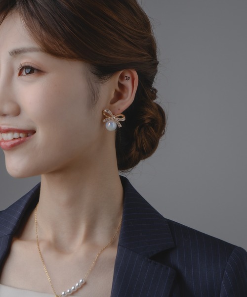 Os accessory(オズアクセサリー)の「Os -オズ- 【金属アレルギー対応】パールリボンピアス(ピアス(両耳用)・レディース・ゴールド/シルバー・ONE SIZE)」の5枚目の写真