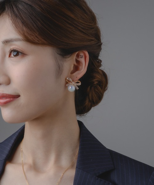 Os accessory(オズアクセサリー)の「Os -オズ- 【金属アレルギー対応】パールリボンピアス(ピアス(両耳用)・レディース・ゴールド/シルバー・ONE SIZE)」の6枚目の写真