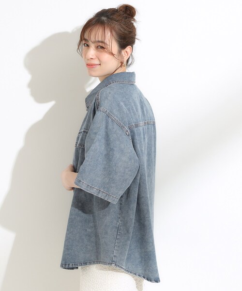 Cutie Blonde（キューティーブロンド）の「【S-LL】こなれ感ある着こなしに ケミカルウォッシュ5分袖デニムシャツ（シャツ/ブラウス・レディース・ブルー/ライトブルー/ブラック・02/01/04/03）」の13枚目の写真