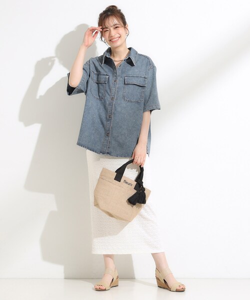 Cutie Blonde（キューティーブロンド）の「【S-LL】こなれ感ある着こなしに ケミカルウォッシュ5分袖デニムシャツ（シャツ/ブラウス・レディース・ブルー/ライトブルー/ブラック・02/01/04/03）」の14枚目の写真