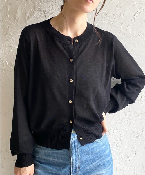 She's Closet(シーズクローゼット)の「UVカット 接触冷感 ショート丈 金ボタン 長袖 シアー ニットカーディガン(カーディガン/ボレロ・レディース・ブラック/オフホワイト/ネイビー/グレー/レッド・FREE)」の3枚目の写真