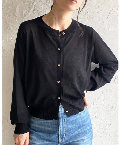 She's Closet(シーズクローゼット)の「UVカット 接触冷感 ショート丈 金ボタン 長袖 シアー ニットカーディガン(カーディガン/ボレロ・レディース・ブラック/オフホワイト/ネイビー/グレー/レッド・FREE)」の9枚目の写真