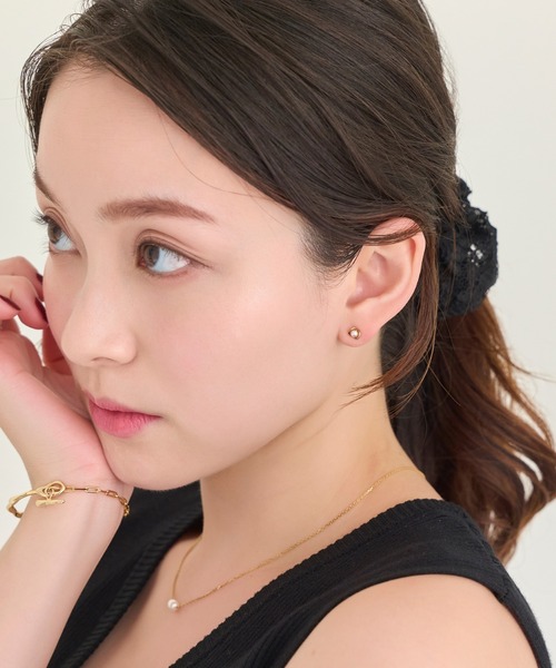 Phoebe(フィービィー)の「【金属アレルギー対応】プチメタルパールピアス/サージカルステンレス フォーマル オフィス 一粒パール オケージョン お呼ばれ(ピアス(両耳用)・レディース・ホワイト・FREE)」の3枚目の写真