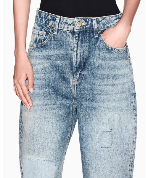 ARMANI EXCHANGE(アルマーニエクスチェンジ)の「【A|X アルマーニ エクスチェンジ】ユーズドルック パッチデニムパンツ_J38 RELAXED(デニムパンツ・レディース・インディゴブルー・28inch/29inch/25inch/26inch/27inch/24inch)」の3枚目の写真