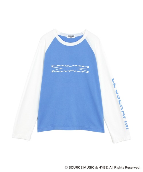 【SINOON】★LE SSERAFIM 着用★PRINTED RIBBON SLEEVE T-SHIRT สร้างสไตล์ที่โดดเด่นด้วย Bow Embellished Sleeve With Fox