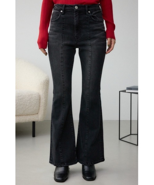 AZUL by moussy(アズールバイマウジー)の「AZUL DENIM オーバーダイ切替フレアデニム(デニムパンツ・レディース・ブルー/ライトブラック・MEDIUM/SMALL)」の6枚目の写真