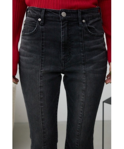 AZUL by moussy(アズールバイマウジー)の「AZUL DENIM オーバーダイ切替フレアデニム(デニムパンツ・レディース・ブルー/ライトブラック・MEDIUM/SMALL)」の9枚目の写真