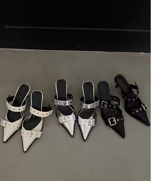 WEGO(ウィゴー)の「WEGO/スクエアトゥヒールパンプス(パンプス・レディース・シルバー/ホワイト/ブラック・MEDIUM/LARGE)」の4枚目の写真