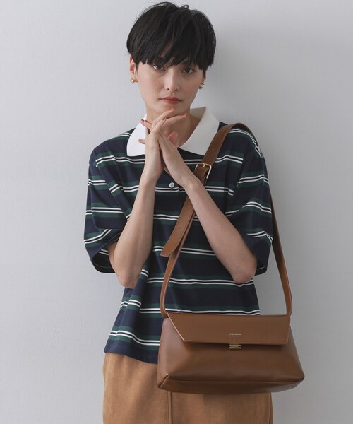 OPAQUE.CLIP（オペークドットクリップ）の「【3WAY】スムース合皮ワイドボディバッグ（ボディバッグ/ウエストポーチ・レディース・ブラック/ダークブラウン・00）」の2枚目の写真