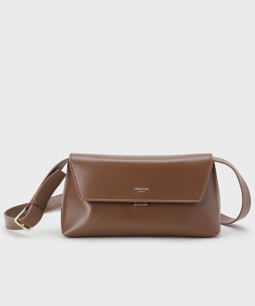 OPAQUE.CLIP（オペークドットクリップ）の「【3WAY】スムース合皮ワイドボディバッグ（ボディバッグ/ウエストポーチ・レディース・ブラック/ダークブラウン・00）」の8枚目の写真