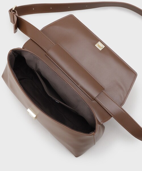 OPAQUE.CLIP（オペークドットクリップ）の「【3WAY】スムース合皮ワイドボディバッグ（ボディバッグ/ウエストポーチ・レディース・ブラック/ダークブラウン・00）」の13枚目の写真