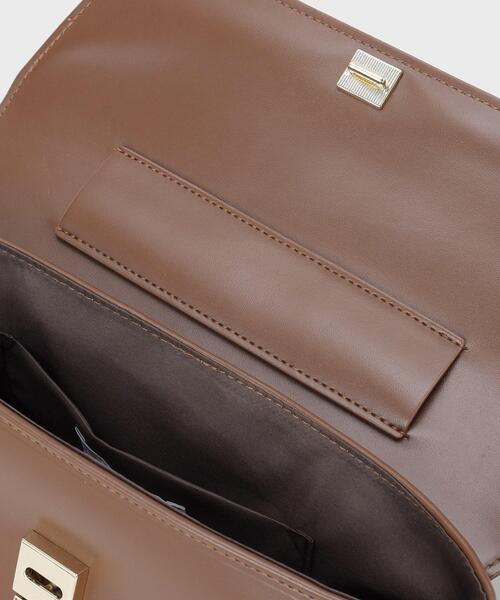 OPAQUE.CLIP（オペークドットクリップ）の「【3WAY】スムース合皮ワイドボディバッグ（ボディバッグ/ウエストポーチ・レディース・ブラック/ダークブラウン・00）」の16枚目の写真