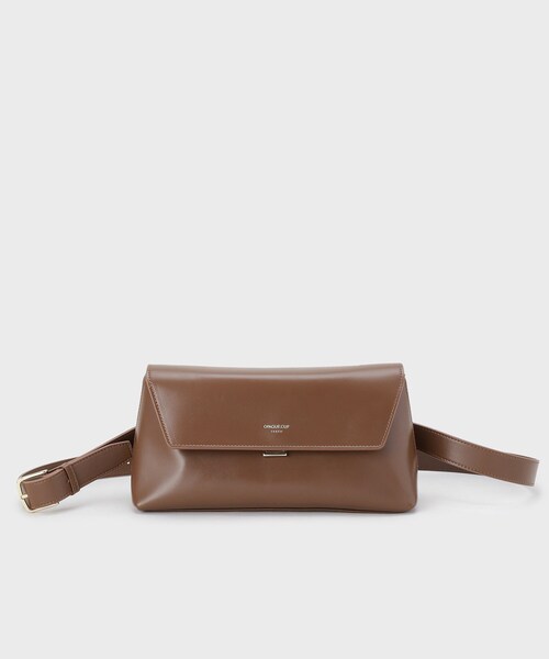 OPAQUE.CLIP（オペークドットクリップ）の「【3WAY】スムース合皮ワイドボディバッグ（ボディバッグ/ウエストポーチ・レディース・ブラック/ダークブラウン・00）」の18枚目の写真