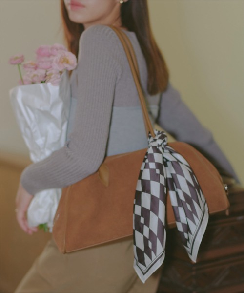 KOBE LETTUCE(コウベレタス)の「スウェードショルダーボストンバッグ(ボストンバッグ・レディース・キャメル/ブラウン/ブラック・F)」の12枚目の写真