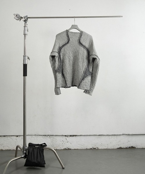 NVRFRGT(ネヴァーフォーゲット)の「PANELED LONG SLEEVE T SHIRT(Tシャツ/カットソー・メンズ・ライトグレー/ブラック・1/2)」の7枚目の写真