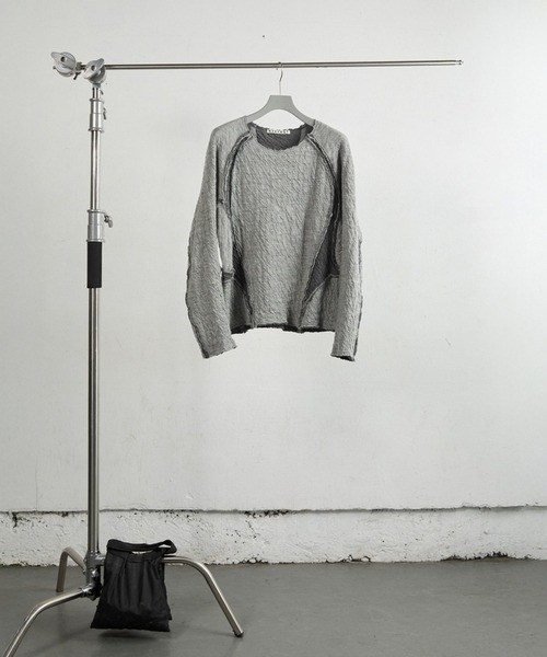 NVRFRGT(ネヴァーフォーゲット)の「PANELED LONG SLEEVE T SHIRT(Tシャツ/カットソー・メンズ・ライトグレー/ブラック・1/2)」の19枚目の写真