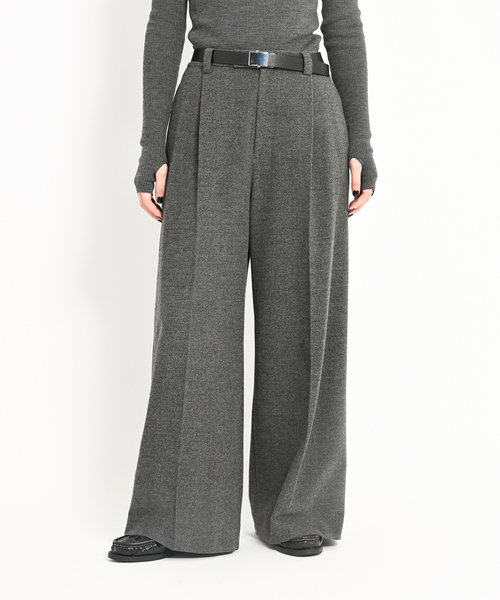 CITYSHOP（シティーショップ）の「SINGLE TUCK WIDE パンツ（スラックス・レディース・ブラック/ベージュ/グレー・38/36）」の2枚目の写真