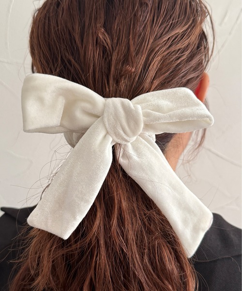 kutir（クティール）の「kutirlune／ベロアリボンシュシュ（シュシュ・レディース・ボルドー/ライトホワイト/ブラック/ブルー・FREE）」の7枚目の写真