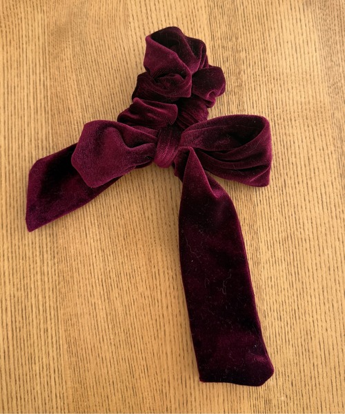 kutir（クティール）の「kutirlune／ベロアリボンシュシュ（シュシュ・レディース・ボルドー/ライトホワイト/ブラック/ブルー・FREE）」の6枚目の写真