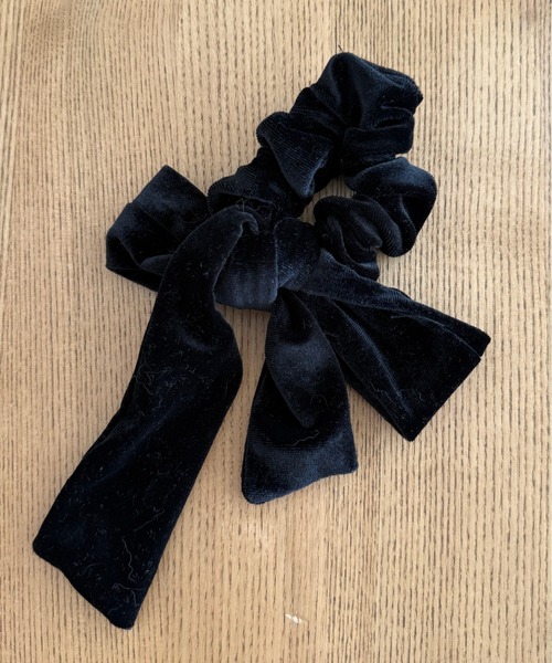 kutir（クティール）の「kutirlune／ベロアリボンシュシュ（シュシュ・レディース・ボルドー/ライトホワイト/ブラック/ブルー・FREE）」の11枚目の写真