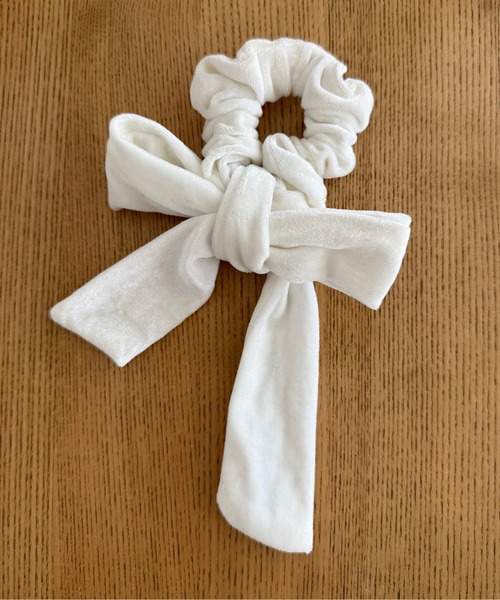 kutir（クティール）の「kutirlune／ベロアリボンシュシュ（シュシュ・レディース・ボルドー/ライトホワイト/ブラック/ブルー・FREE）」の8枚目の写真