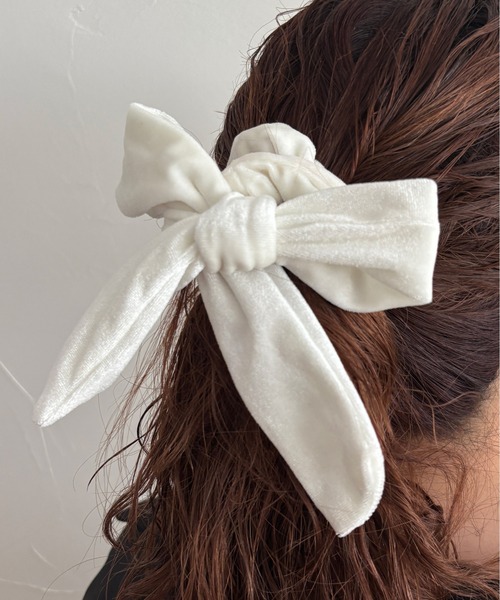 kutir（クティール）の「kutirlune／ベロアリボンシュシュ（シュシュ・レディース・ボルドー/ライトホワイト/ブラック/ブルー・FREE）」の12枚目の写真