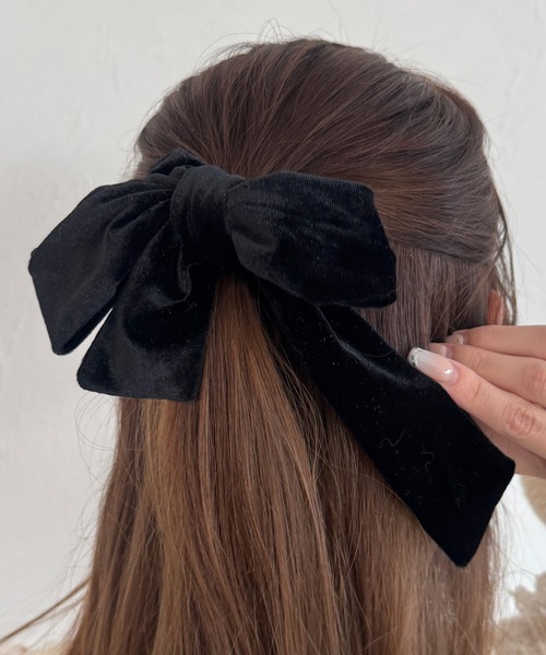 kutir（クティール）の「kutirlune／ベロアリボンシュシュ（シュシュ・レディース・ボルドー/ライトホワイト/ブラック/ブルー・FREE）」の5枚目の写真