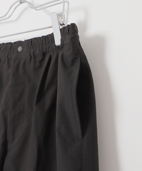 B.C STOCK(ベーセーストック)の「C.H.G テーパードスラックス(スラックス・メンズ・ブラック/チャコールグレー・MEDIUM/LARGE)」の4枚目の写真