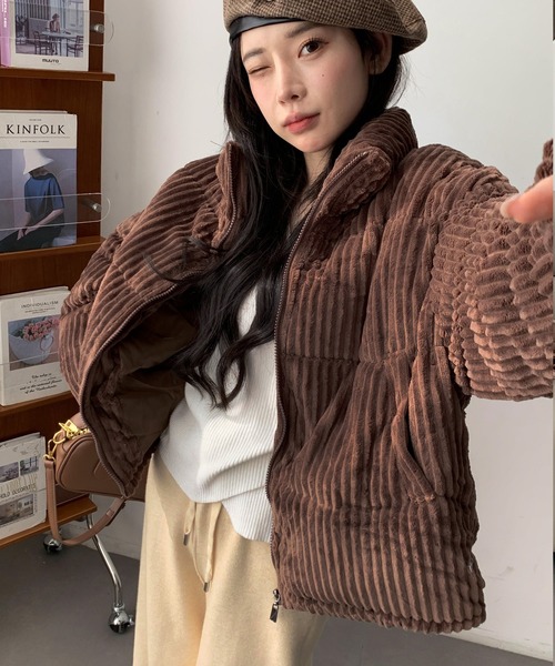 ARCADE（アーケード）の「コーデュロイ 中綿入り ダウン風ジャケット/オーバーサイズ ショート丈 -ARCADE Limited Line-（ダウンジャケット/コート・レディース・ブラック/アイボリー/ブルー/ブラウン/ピンク・S/M/L）」の3枚目の写真