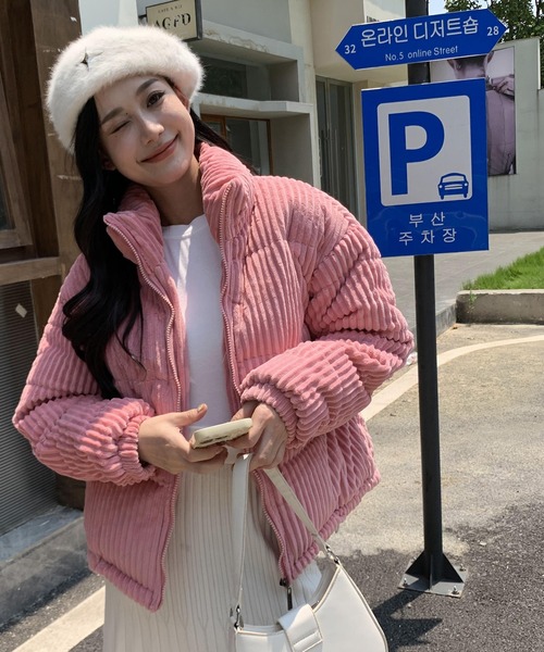 ARCADE（アーケード）の「コーデュロイ 中綿入り ダウン風ジャケット/オーバーサイズ ショート丈 -ARCADE Limited Line-（ダウンジャケット/コート・レディース・ブラック/アイボリー/ブルー/ブラウン/ピンク・S/M/L）」の5枚目の写真