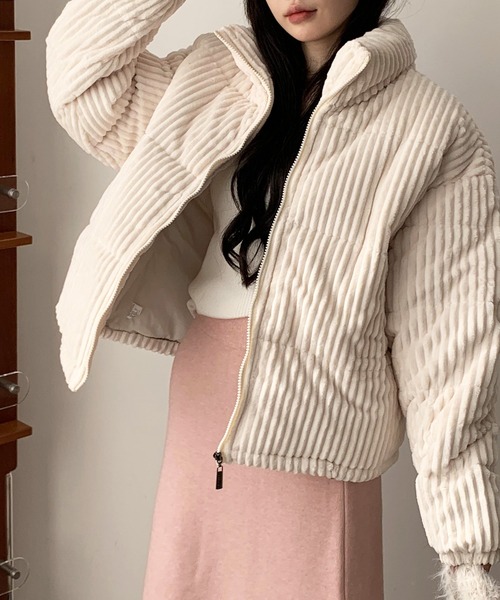 ARCADE（アーケード）の「コーデュロイ 中綿入り ダウン風ジャケット/オーバーサイズ ショート丈 -ARCADE Limited Line-（ダウンジャケット/コート・レディース・ブラック/アイボリー/ブルー/ブラウン/ピンク・S/M/L）」の2枚目の写真