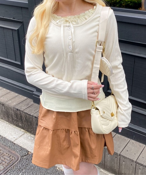 Mejoul（メジュール）の「フリルリボンレイヤード風リブヘンリートップス（Tシャツ/カットソー・レディース・ホワイト/グレー/ブラック/アイボリー/レッド・L/M）」の21枚目の写真