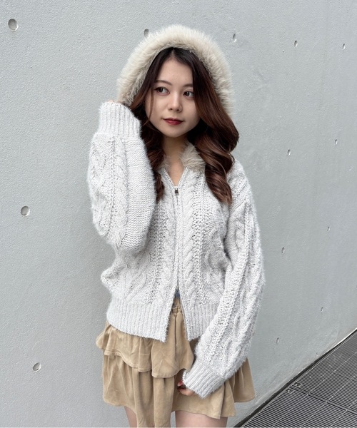 one way(ワンウェイ)の「ファー付きニットパーカー(ニット/セーター・レディース・ピンク/ホワイト/グレー・FREE)」の16枚目の写真