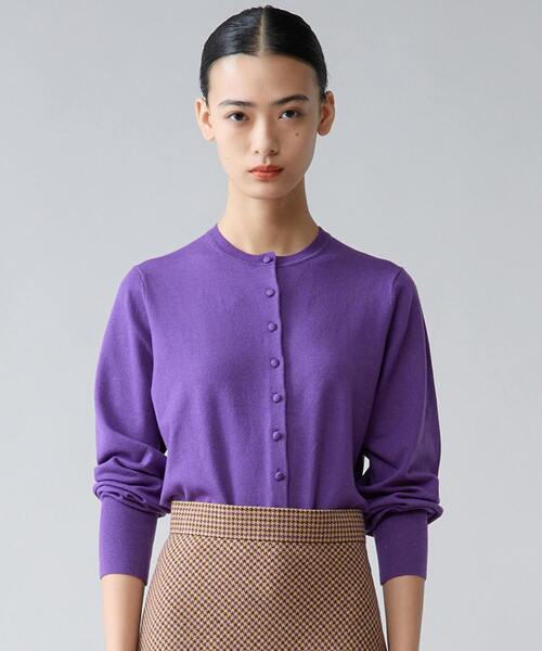 Tiara(ティアラ)の「クルミ釦クルーネックカーディガン(カーディガン/ボレロ・レディース・チャコールグレー/キャメル/パープル・FREE)」の3枚目の写真