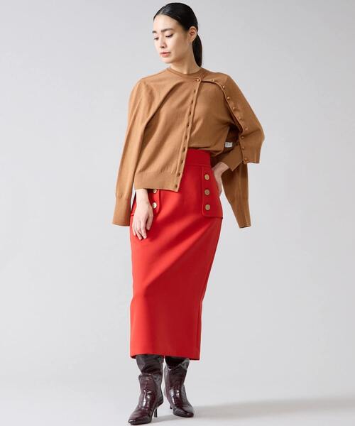 Tiara(ティアラ)の「クルミ釦クルーネックカーディガン(カーディガン/ボレロ・レディース・チャコールグレー/キャメル/パープル・FREE)」の6枚目の写真