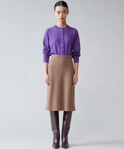 Tiara(ティアラ)の「クルミ釦クルーネックカーディガン(カーディガン/ボレロ・レディース・チャコールグレー/キャメル/パープル・FREE)」の10枚目の写真