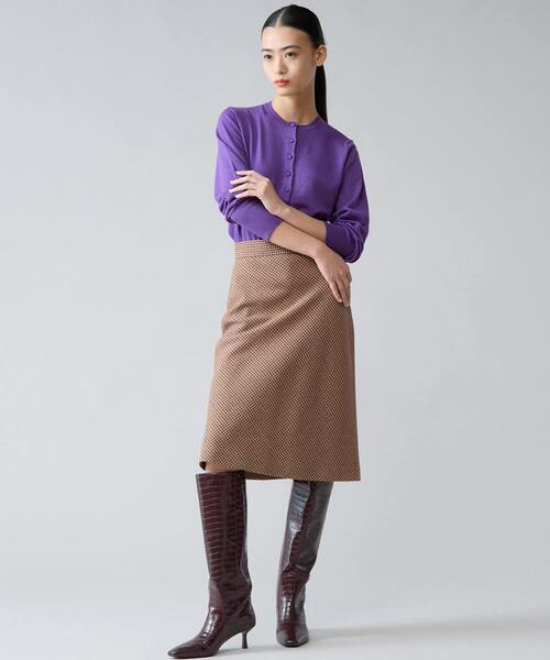 Tiara(ティアラ)の「クルミ釦クルーネックカーディガン(カーディガン/ボレロ・レディース・チャコールグレー/キャメル/パープル・FREE)」の12枚目の写真