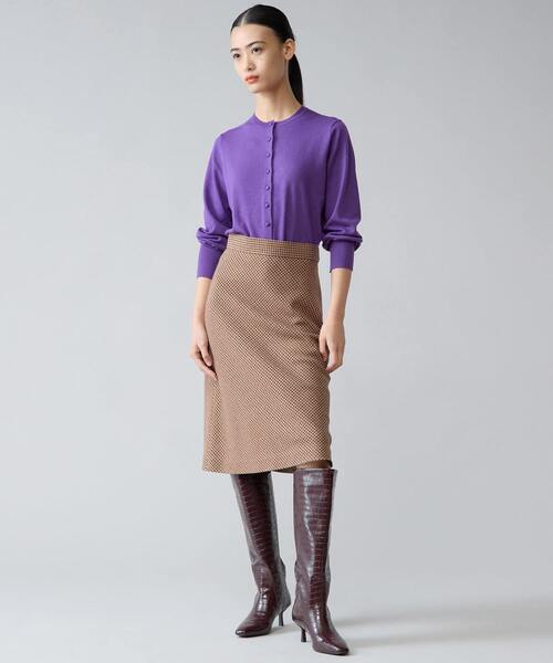 Tiara(ティアラ)の「クルミ釦クルーネックカーディガン(カーディガン/ボレロ・レディース・チャコールグレー/キャメル/パープル・FREE)」の13枚目の写真
