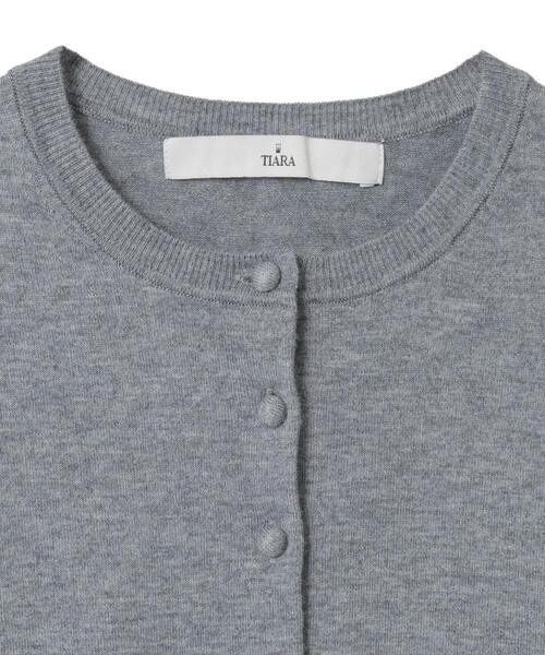 Tiara(ティアラ)の「クルミ釦クルーネックカーディガン(カーディガン/ボレロ・レディース・チャコールグレー/キャメル/パープル・FREE)」の20枚目の写真