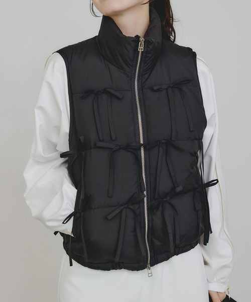 PICCIN（ピッチン）の「リボンダウンベスト（ダウンベスト・レディース・オフホワイト/ブラック・M）」の2枚目の写真