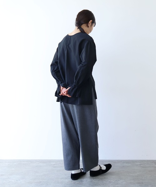 yuni(ユニ )の「△コットンキュプラリネンgather sleeves 2wayシャツ(シャツ/ブラウス・レディース・パープル/ピンク/アイボリー/ブラック・FREE)」の15枚目の写真