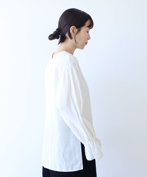 yuni(ユニ )の「△コットンキュプラリネンgather sleeves 2wayシャツ(シャツ/ブラウス・レディース・パープル/ピンク/アイボリー/ブラック・FREE)」の9枚目の写真