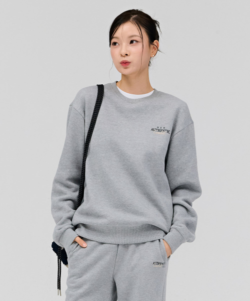 CHASECULT（チェイスカルト）の「共用エッセンシャルレタリング起毛スウェットTシャツ-グレー（スウェット・メンズ・ライトグレー・105/90/100/110/95）」の4枚目の写真