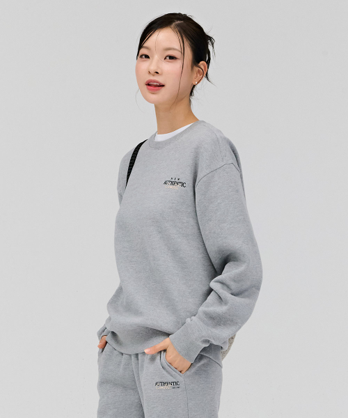 CHASECULT（チェイスカルト）の「共用エッセンシャルレタリング起毛スウェットTシャツ-グレー（スウェット・メンズ・ライトグレー・105/90/100/110/95）」の5枚目の写真