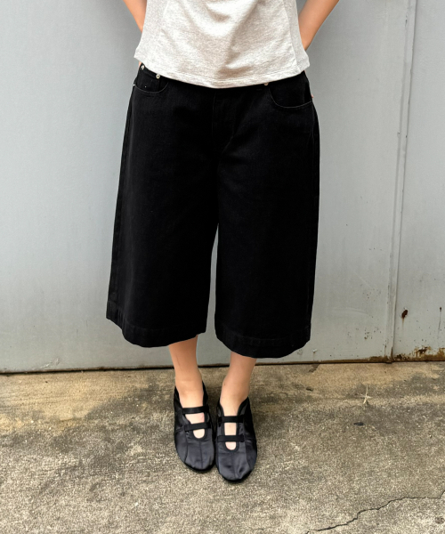MILLO WOMEN（ミロウーマン）の「マキシデニムバミューダパンツ[ブラック]（その他パンツ・レディース・その他・SMALL/MEDIUM）」の13枚目の写真
